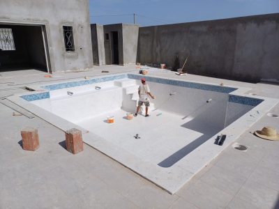 Construction de la piscine de la villa